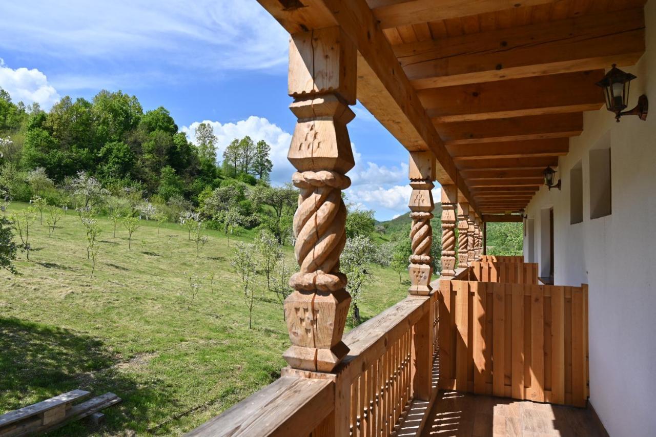 Pensiunea Plai Strabun Strîmtura Extérieur photo